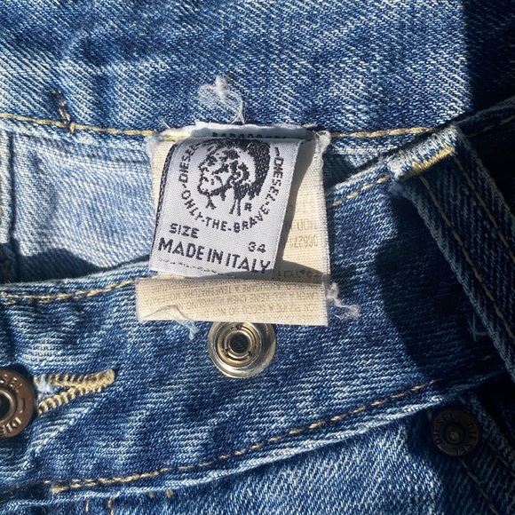 Diesel Only The Brave Jeans, red zipper on the pockets, & the side of the legs. - Picture 4 of 9